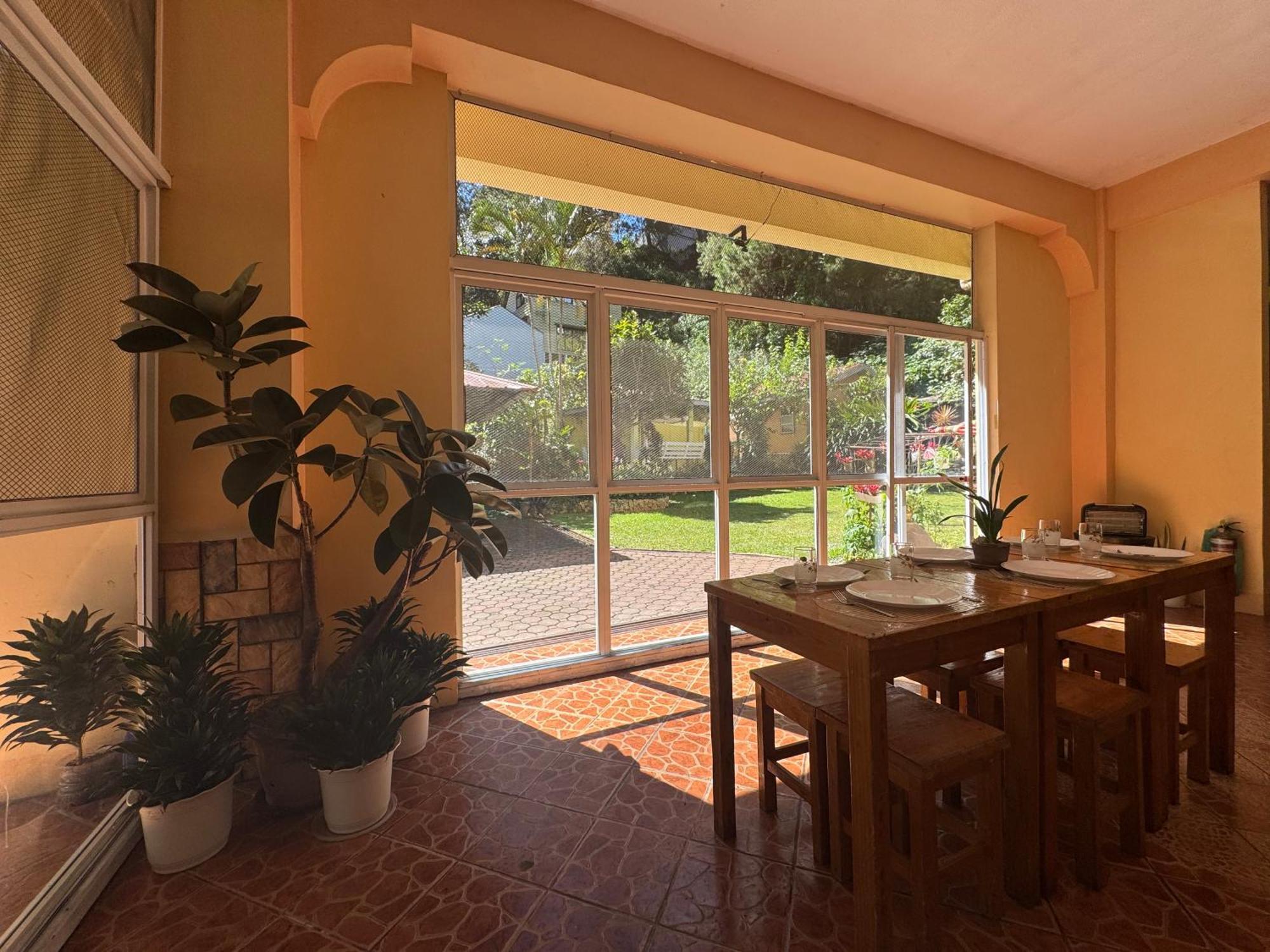 באגויו Malbros Guest House מראה חיצוני תמונה