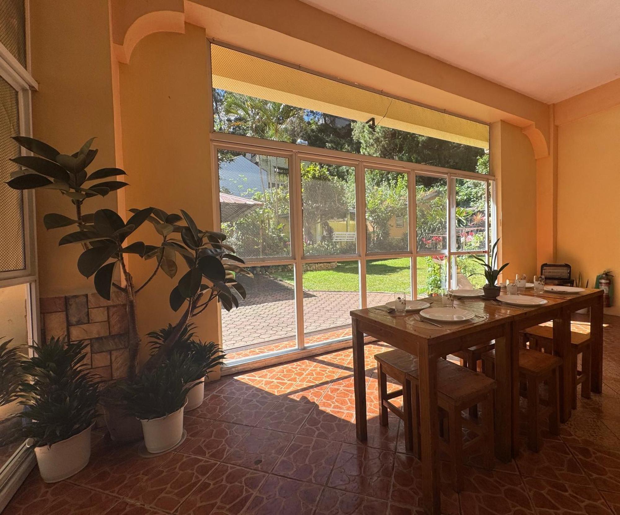 באגויו Malbros Guest House מראה חיצוני תמונה